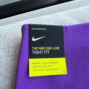 💜 NEVER WORN Nike One Luxe Women's Mid-Rise 7/8 Pocket Leggings